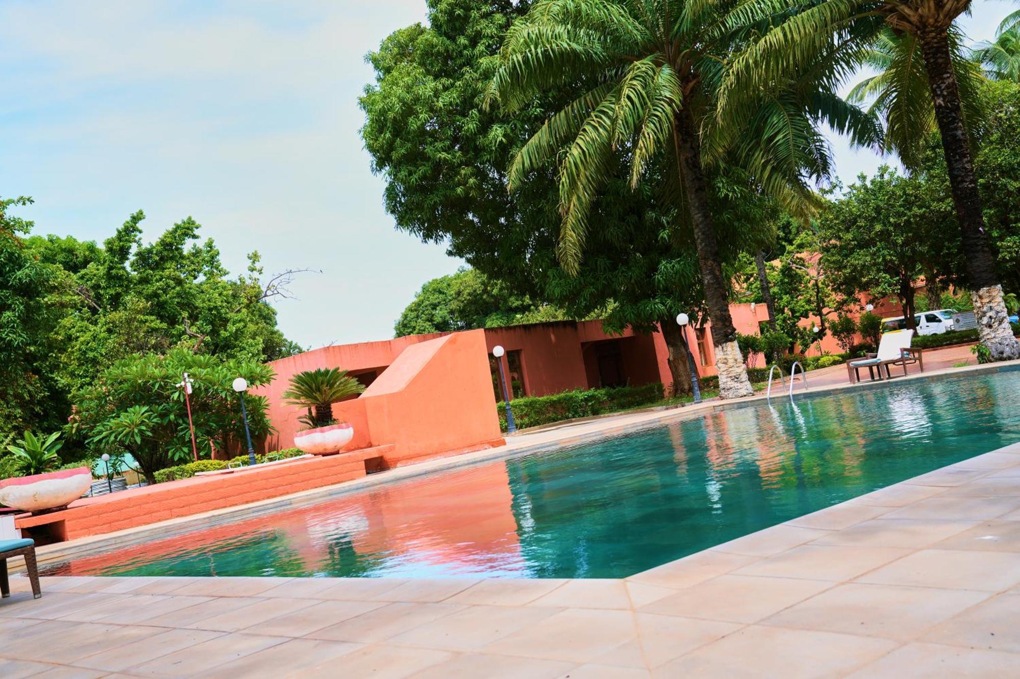 Dunia Hotel Bissau Buitenkant foto