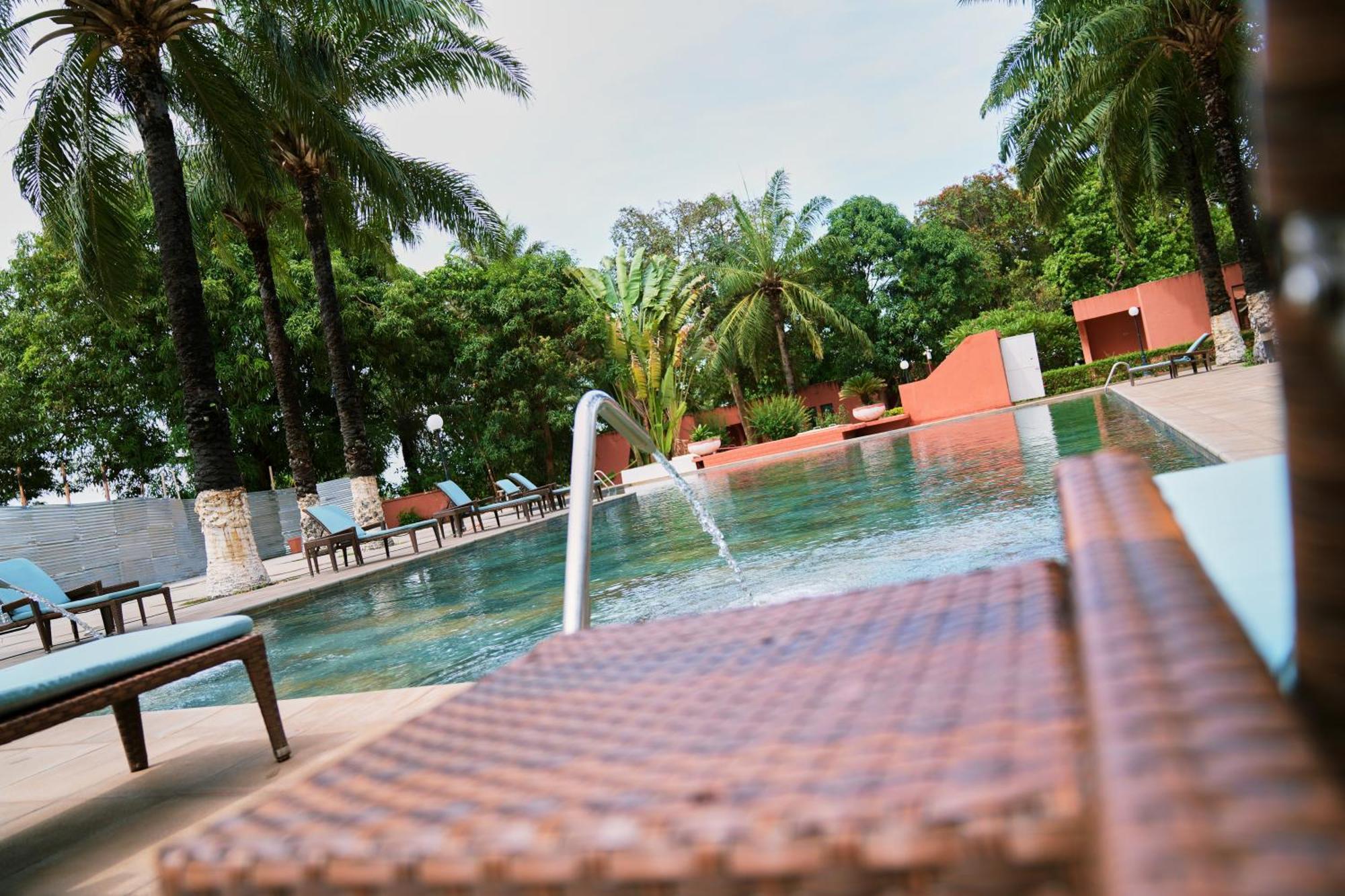 Dunia Hotel Bissau Buitenkant foto
