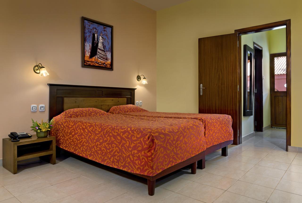 Dunia Hotel Bissau Buitenkant foto