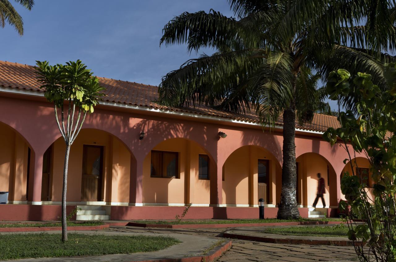Dunia Hotel Bissau Buitenkant foto